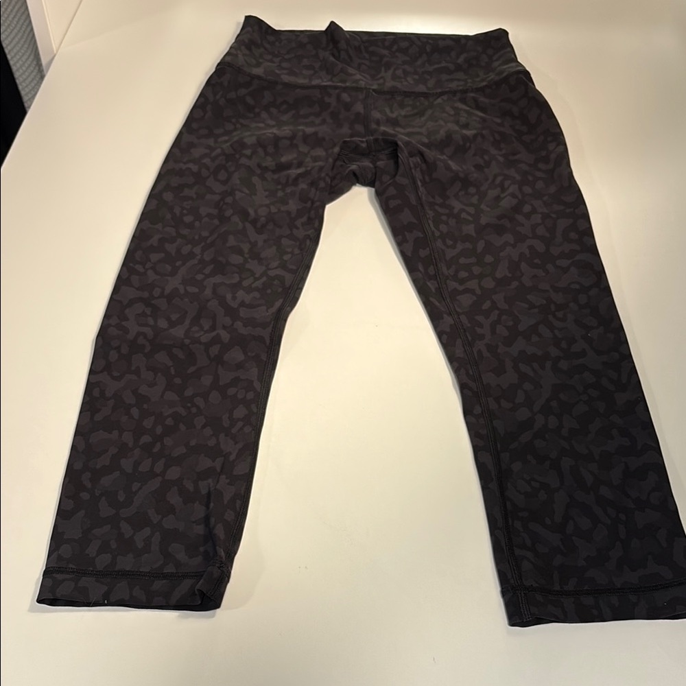 Lululemon Patterned Align 21" Cropped Leggings - image 1